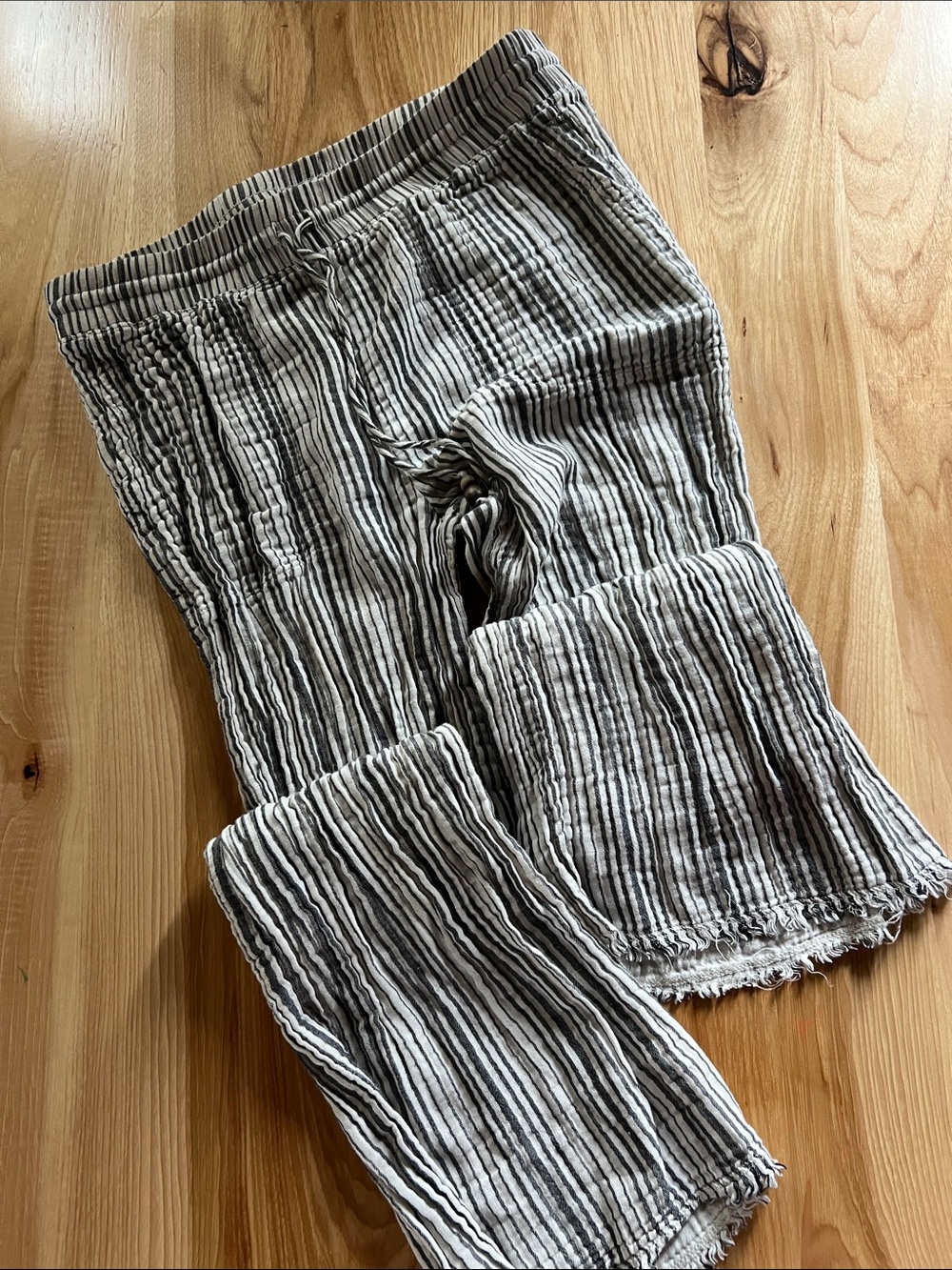 Striped Ankle Crop Pants in Black & White